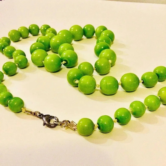 Vintage Womens Lime Green Long Single Strand Chunky Beaded Necklace Jewelry - Picture 3 of 8